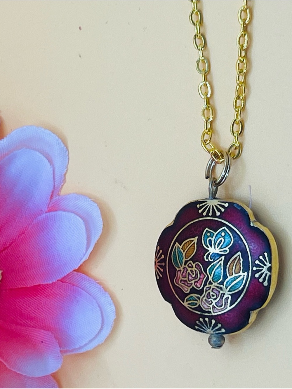 Vintage Cloisonne Floral Pendant gold tone Necklace